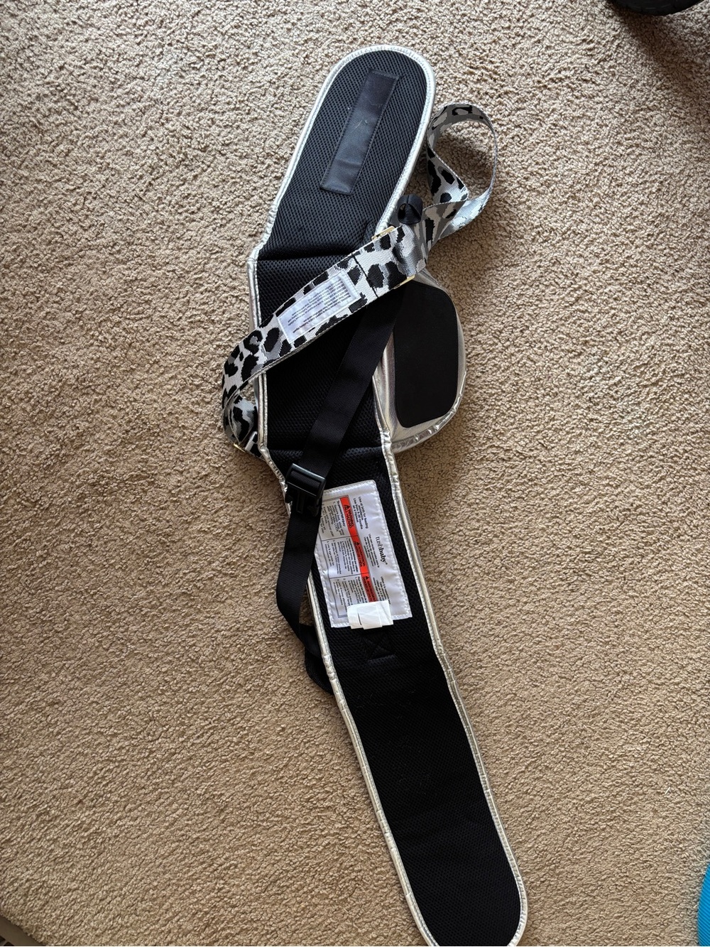 Tush Baby Hip Carrier with Leopard Crossbody Strap - Picture 3 of 5